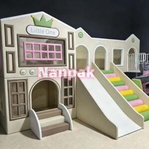 Castillo cubierto Playhouse