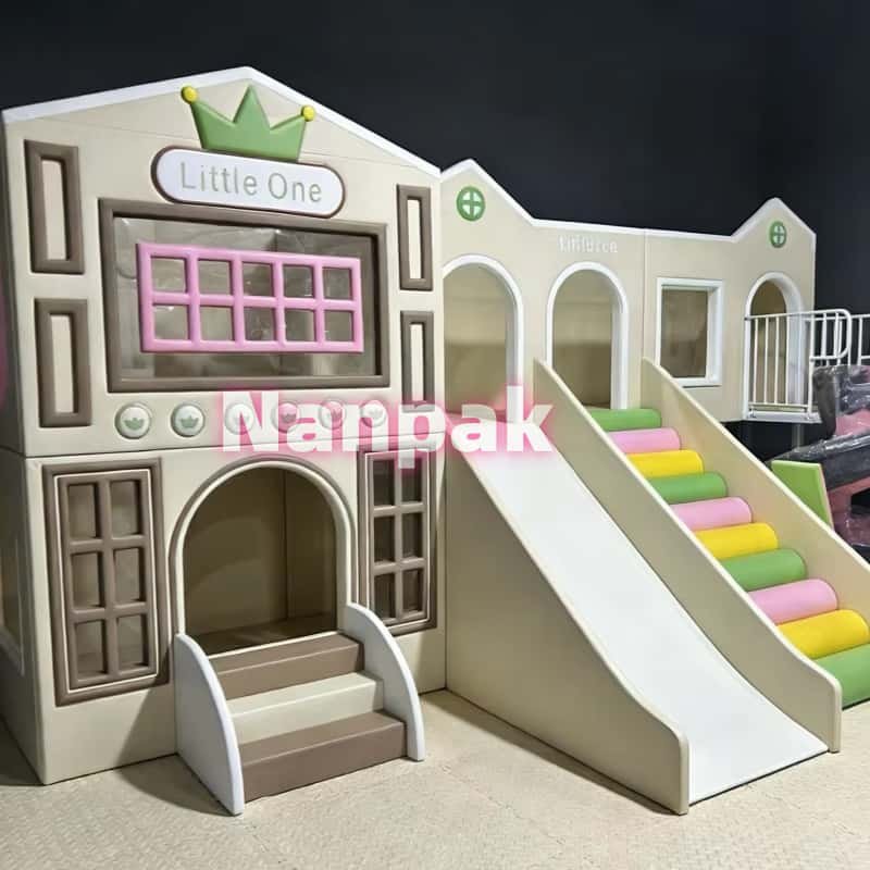 Castillo cubierto Playhouse